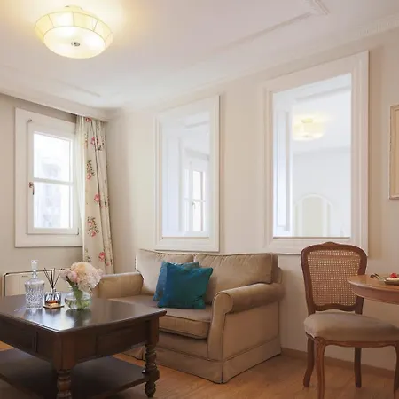 アパート Gatto Perso Luxury Studios And Apartments テッサロニキ