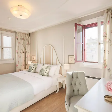 Gatto Perso Luxury Studios And Apartments アパート テッサロニキ