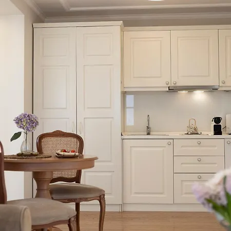 アパート Gatto Perso Luxury Studios And Apartments テッサロニキ